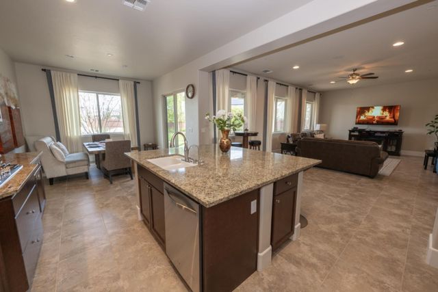 3205 Lexington Avenue, Clovis, CA 93619