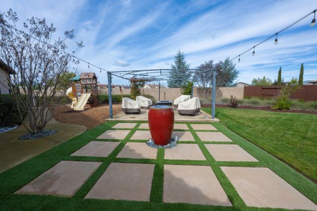 3205 Lexington Avenue, Clovis, CA 93619