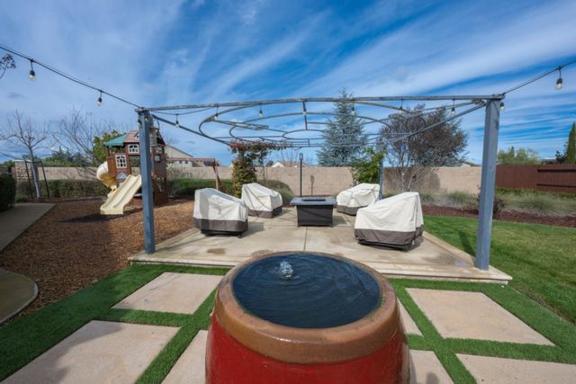 3205 Lexington Avenue, Clovis, CA 93619