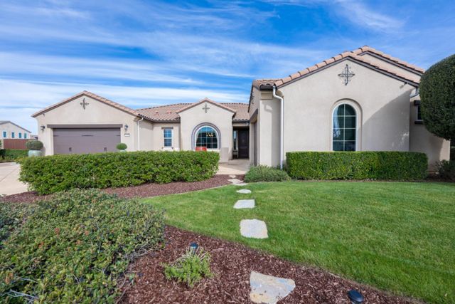 3205 Lexington Avenue, Clovis, CA 93619