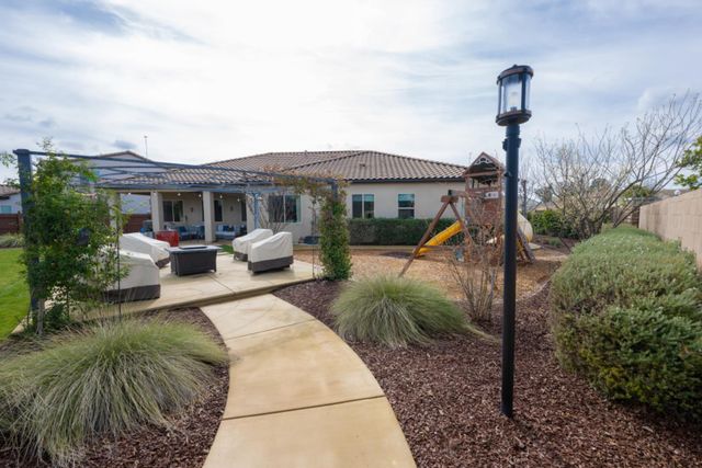 3205 Lexington Avenue, Clovis, CA 93619