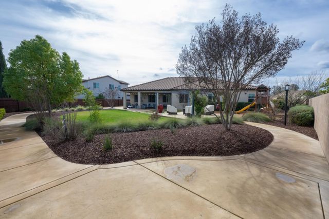 3205 Lexington Avenue, Clovis, CA 93619