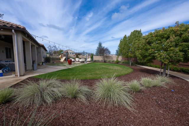 3205 Lexington Avenue, Clovis, CA 93619