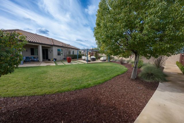 3205 Lexington Avenue, Clovis, CA 93619