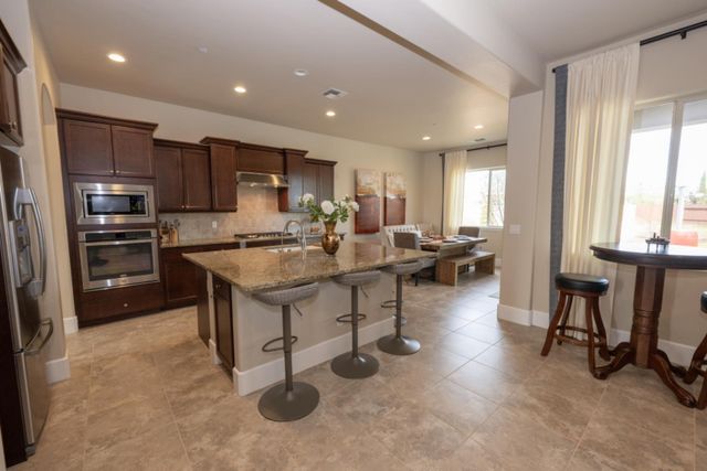 3205 Lexington Avenue, Clovis, CA 93619