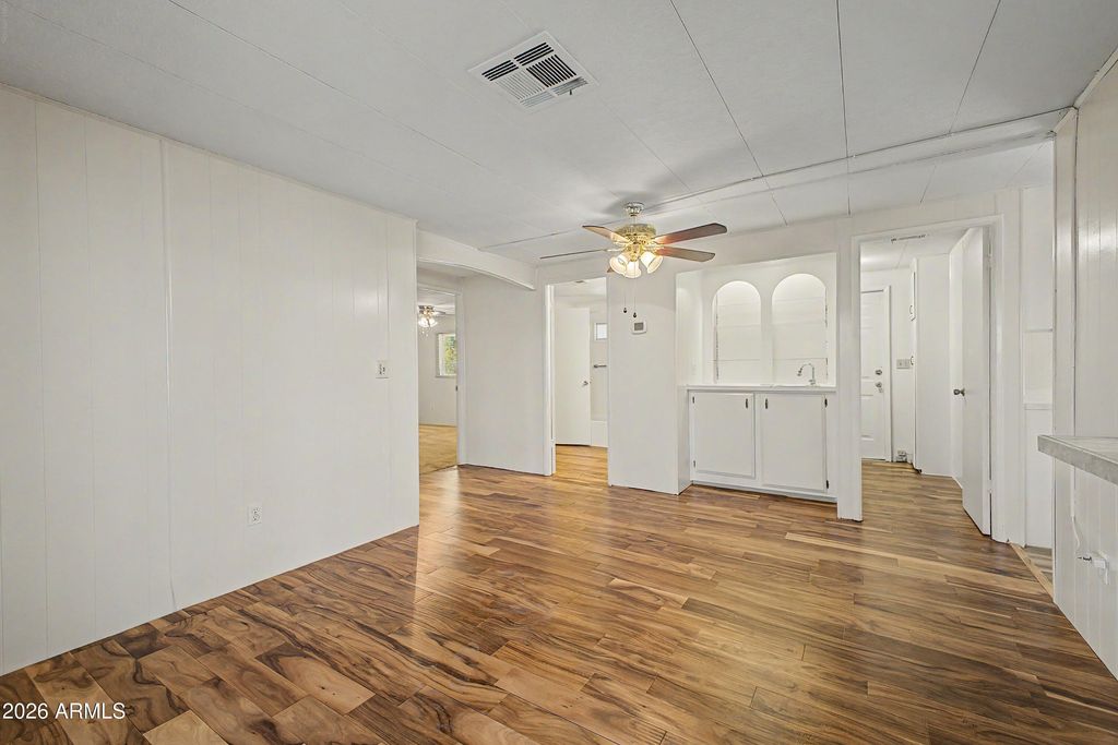 Image 10 of property listing at 10701 N 99TH Avenue 51, Peoria, AZ 85345