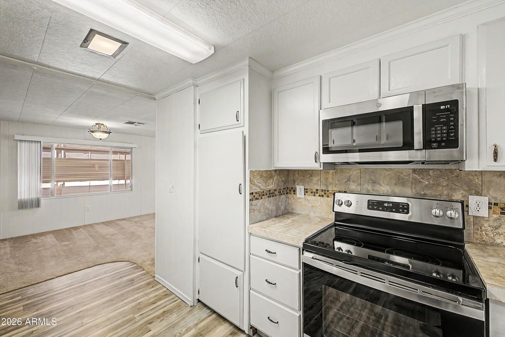 Image 13 of property listing at 10701 N 99TH Avenue 51, Peoria, AZ 85345