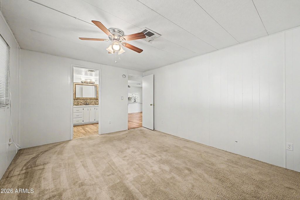 Image 14 of property listing at 10701 N 99TH Avenue 51, Peoria, AZ 85345