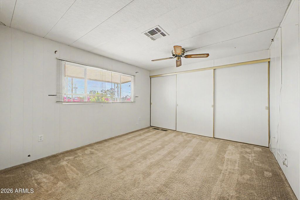 Image 17 of property listing at 10701 N 99TH Avenue 51, Peoria, AZ 85345
