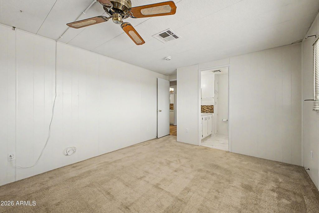 Image 18 of property listing at 10701 N 99TH Avenue 51, Peoria, AZ 85345