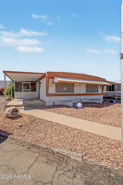 Image 2 of property listing at 10701 N 99TH Avenue 51, Peoria, AZ 85345