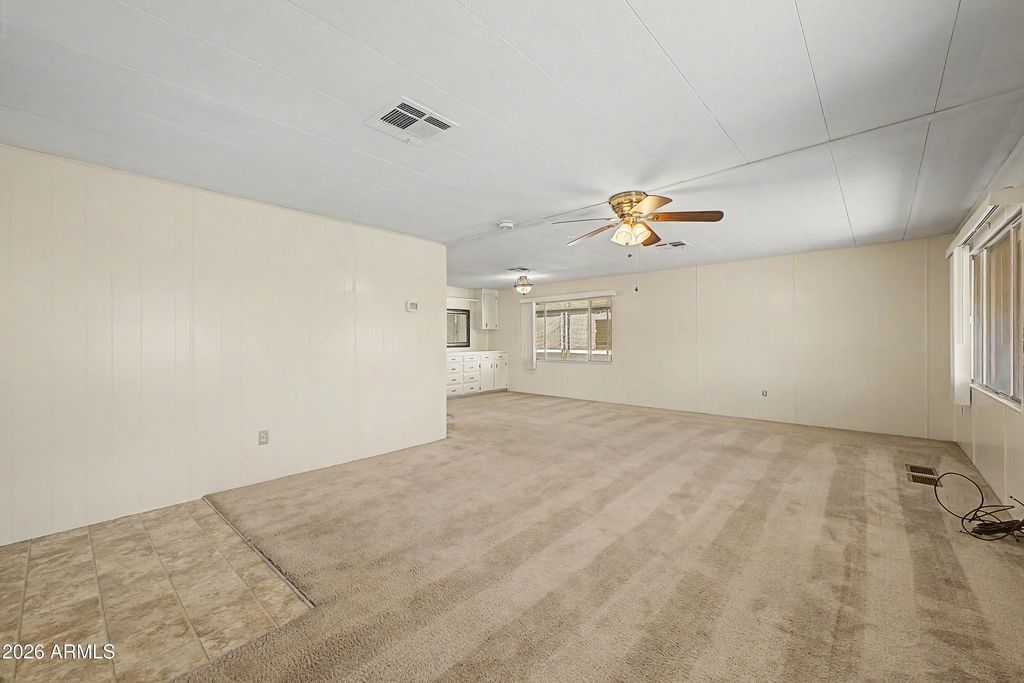 Image 5 of property listing at 10701 N 99TH Avenue 51, Peoria, AZ 85345