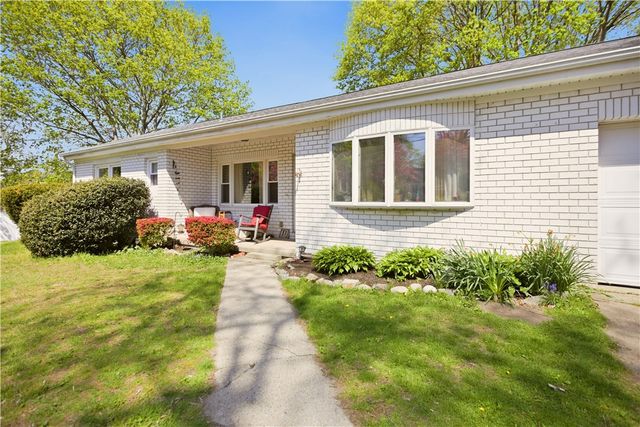278 Greenend Avenue, Middletown, RI 02842