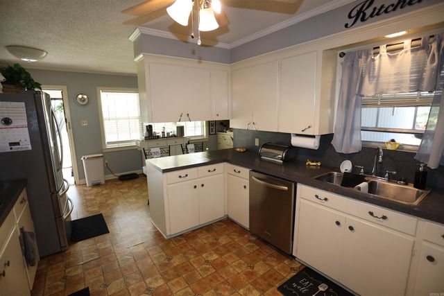 307 W 4th, Fordyce, AR 71671