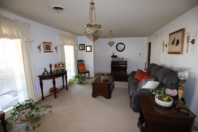 307 W 4th, Fordyce, AR 71671