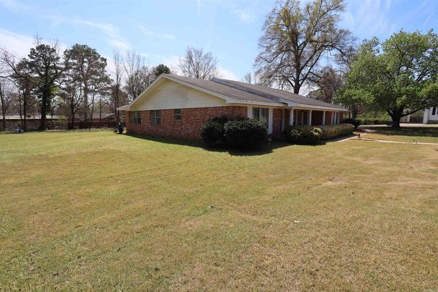 307 W 4th, Fordyce, AR 71671