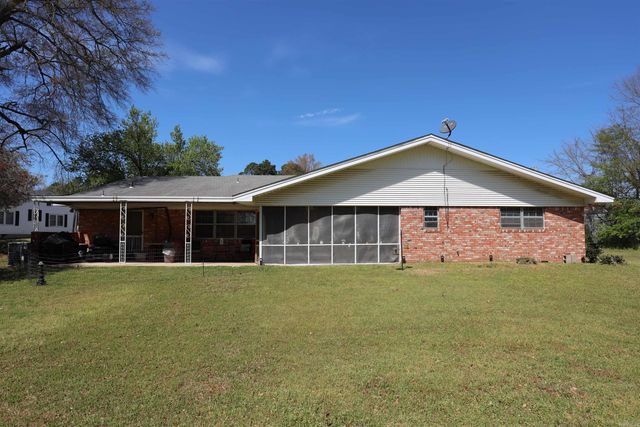 307 W 4th, Fordyce, AR 71671