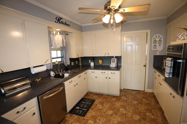 307 W 4th, Fordyce, AR 71671