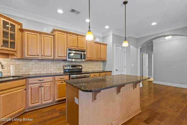 3211 Brittany Pointe Ln, Louisville, KY 40220