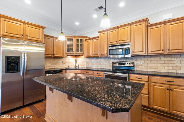 3211 Brittany Pointe Ln, Louisville, KY 40220