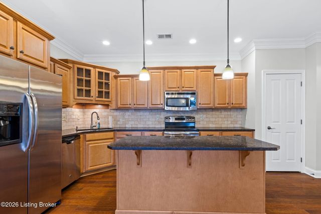 3211 Brittany Pointe Ln, Louisville, KY 40220