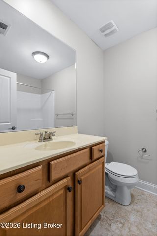 3211 Brittany Pointe Ln, Louisville, KY 40220