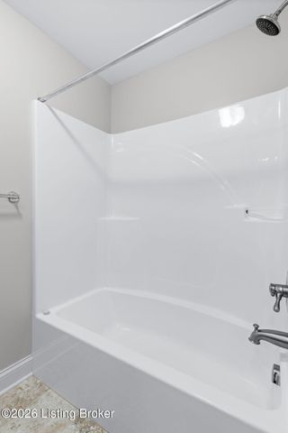 3211 Brittany Pointe Ln, Louisville, KY 40220