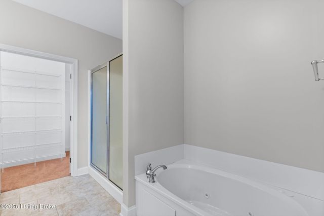 3211 Brittany Pointe Ln, Louisville, KY 40220