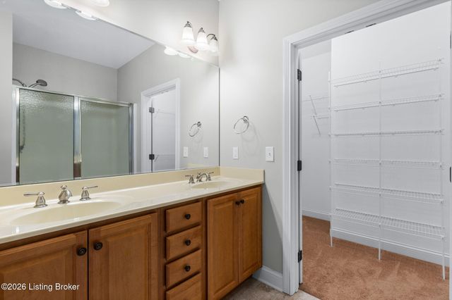 3211 Brittany Pointe Ln, Louisville, KY 40220