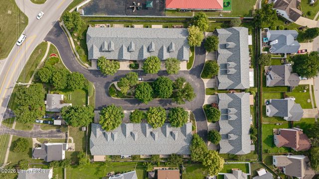3211 Brittany Pointe Ln, Louisville, KY 40220
