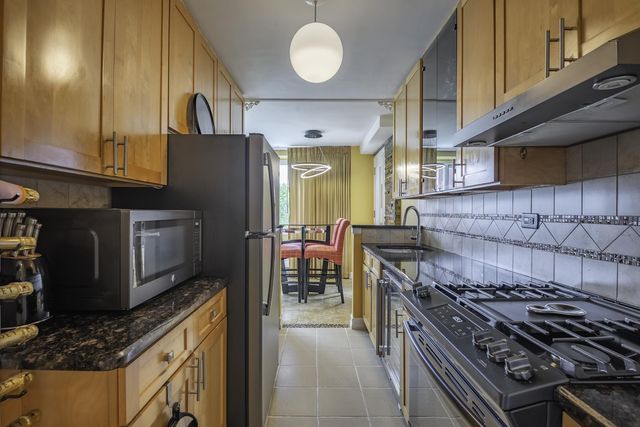 16420 Highland Ave Apt 7T, New York City, NY 11432