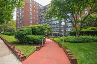 16420 Highland Ave Apt 7T, New York City, NY 11432