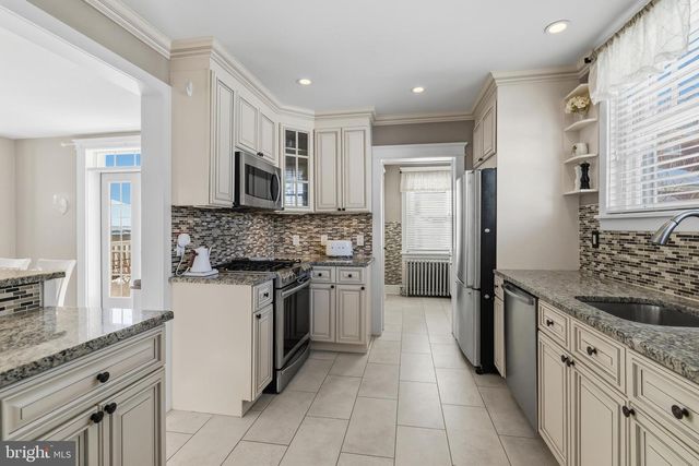 15 E 11TH AVE, Conshohocken, PA 19428