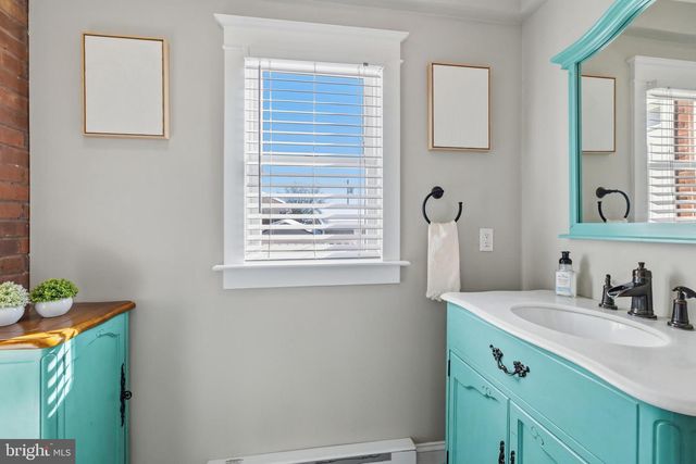 15 E 11TH AVE, Conshohocken, PA 19428