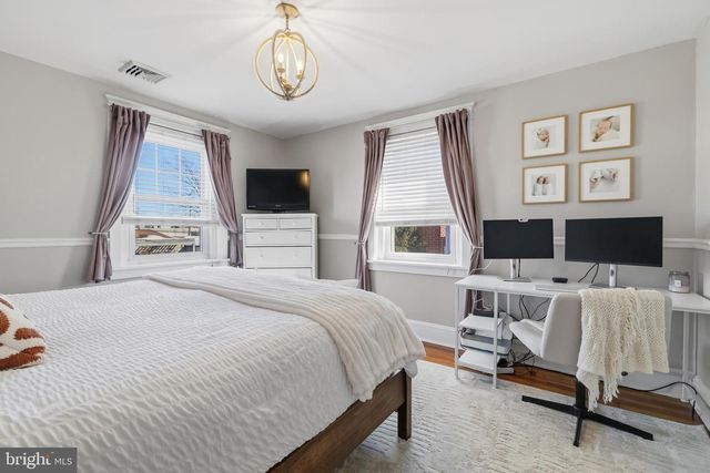 15 E 11TH AVE, Conshohocken, PA 19428