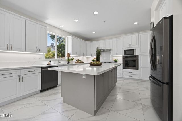 2096 Mission Hills Drive, Oxnard, CA 93036