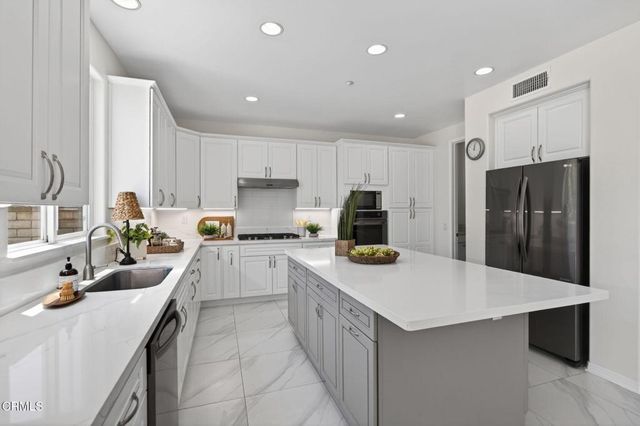 2096 Mission Hills Drive, Oxnard, CA 93036