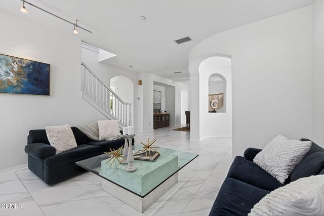 2096 Mission Hills Drive, Oxnard, CA 93036