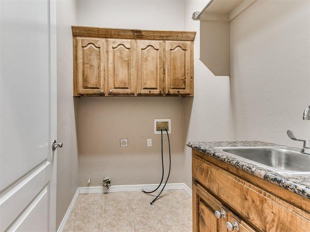 713 Kelsi Drive, Moore, OK 73160