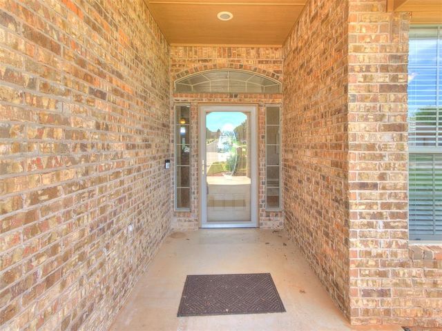 713 Kelsi Drive, Moore, OK 73160