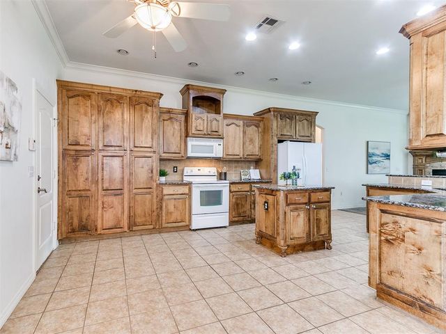 713 Kelsi Drive, Moore, OK 73160