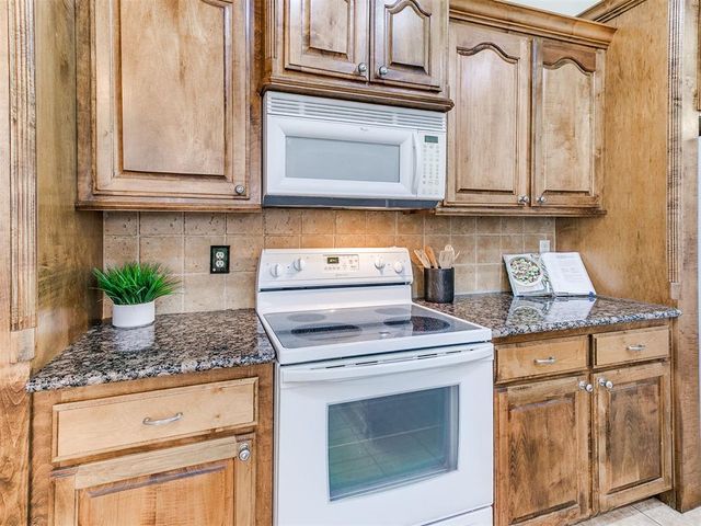 713 Kelsi Drive, Moore, OK 73160