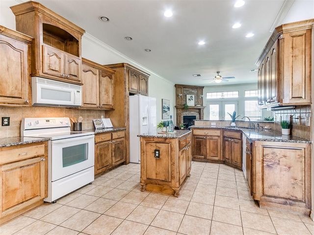 713 Kelsi Drive, Moore, OK 73160