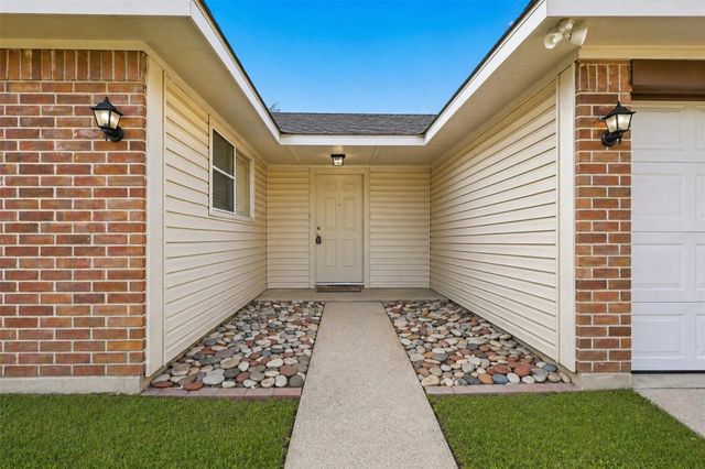 16315 Dew Drop Lane, Houston, TX 77095