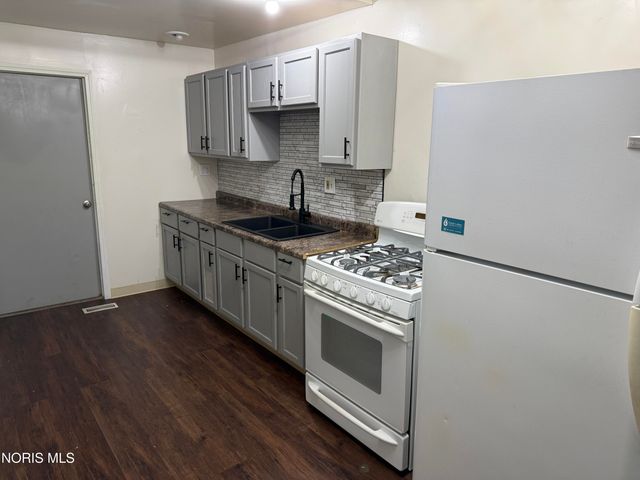 701 Brighton Avenue, Toledo, OH 43609