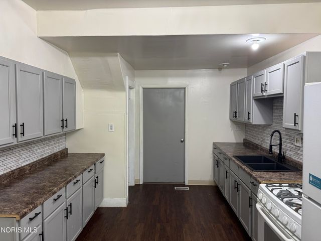 701 Brighton Avenue, Toledo, OH 43609
