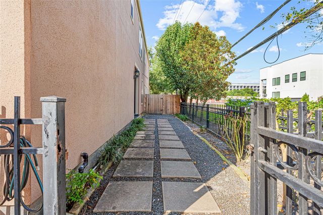 112 White Drive, Bellaire, TX 77401