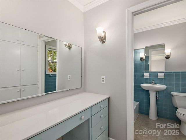 7 E Fox Chase Road, Asheville, NC 28804