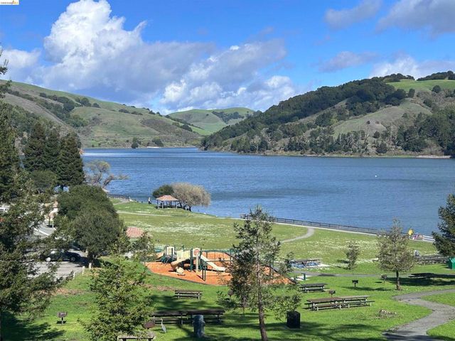 6201 Hillside Dr, El Sobrante, CA 94803