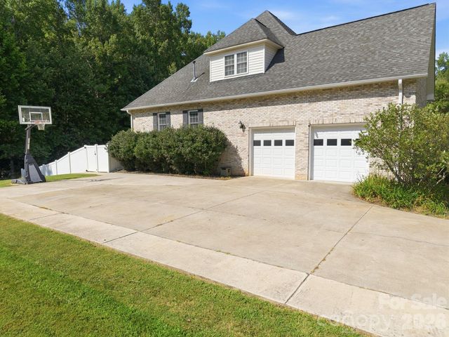 421 De Lara Circle, Salisbury, NC 28146